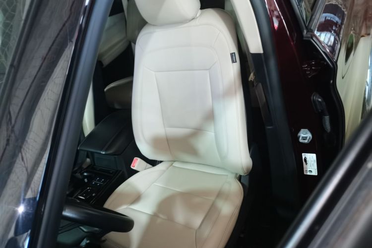 福特 探险者 2020款 EcoBoost 285 后驱风尚版 6座局部细节19