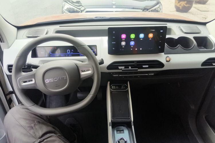 吉利银河 2024款 熊猫mini 200km 耐力熊中控内饰12