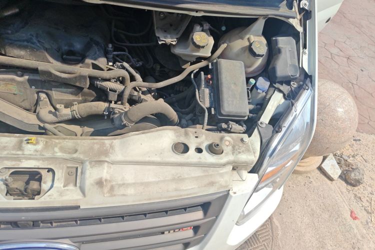 福特 新世代全顺 2016款 2.2T短轴6座中顶多功能车局部细节9006