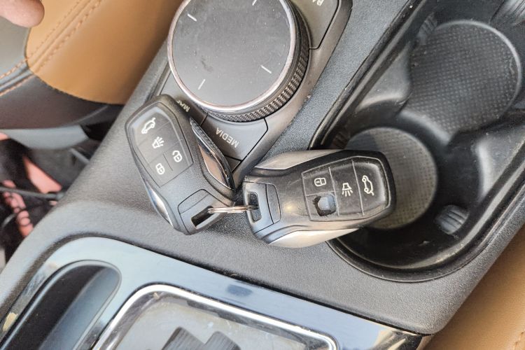 东南DX7 2017款 1.5T 自动荣耀版中控内饰7001