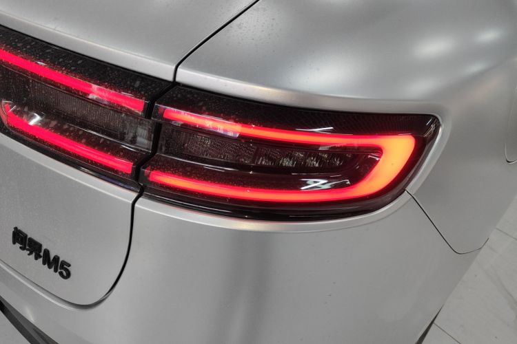 鸿蒙智行 问界M5 2022款 增程四驱性能版车身外观9