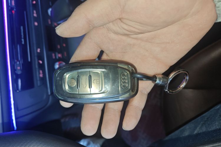 奥迪A6L 2018款 30周年年型 35 TFSI 运动型中控内饰11