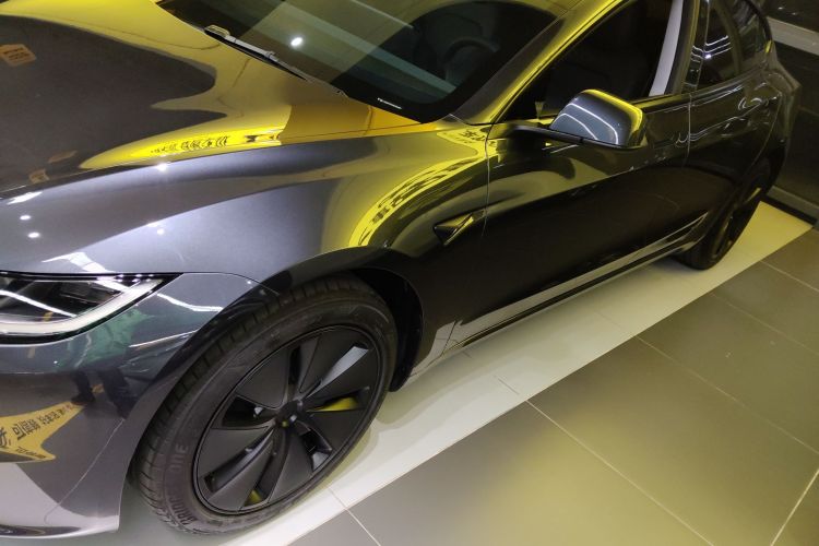 特斯拉 Model 3 2025款 后轮驱动版车身外观4