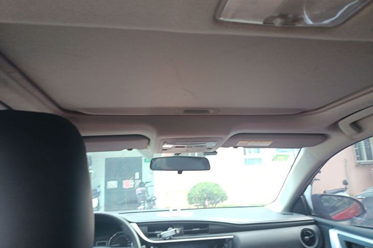 丰田 雷凌双擎E+ 2019款 1.8PH GS E-CVT精英天窗版局部细节22