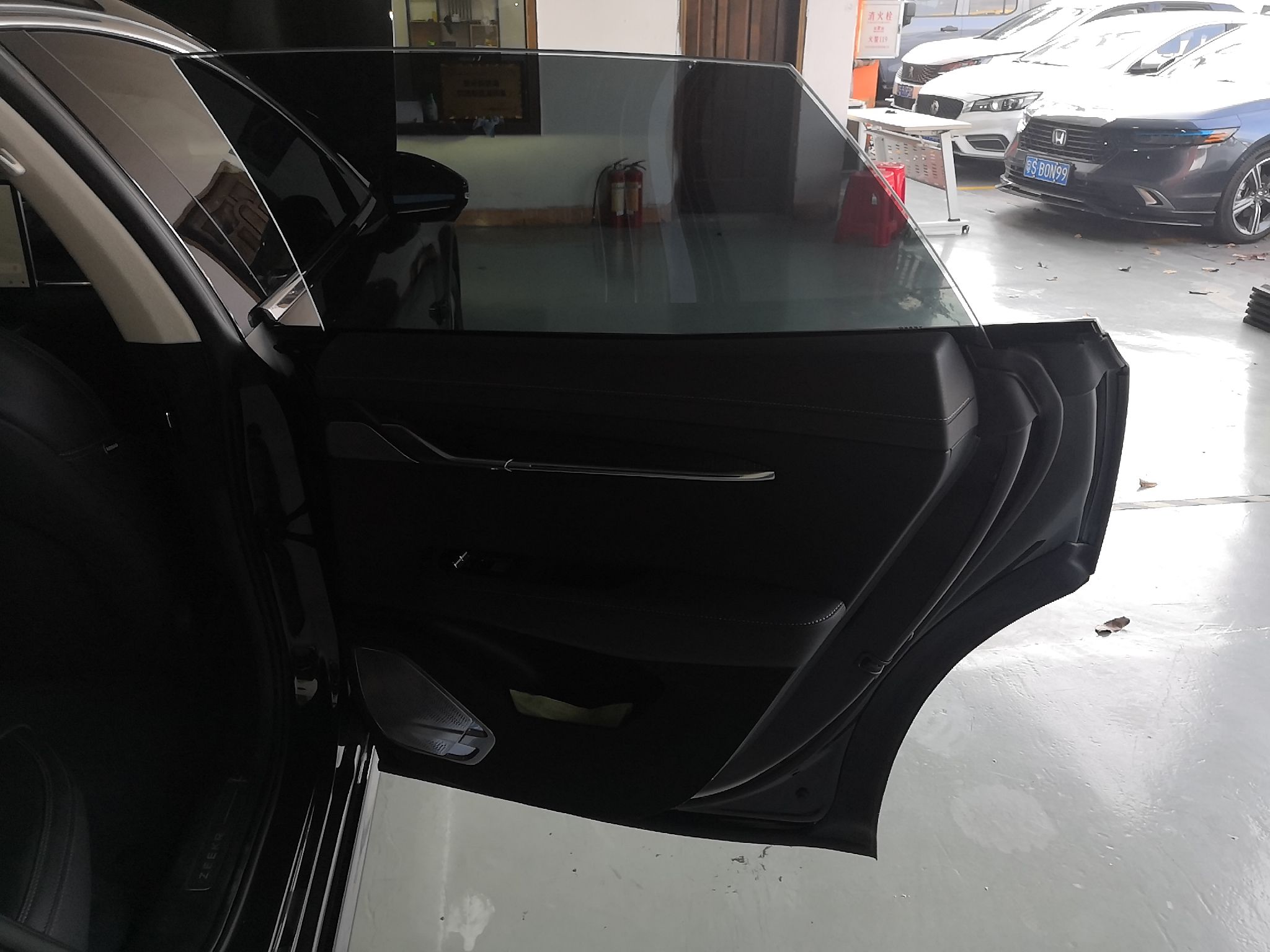 极氪001 2022款 长续航双电机 WE版