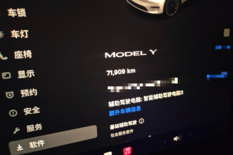 特斯拉 Model Y 2022款 后轮驱动版中控内饰15