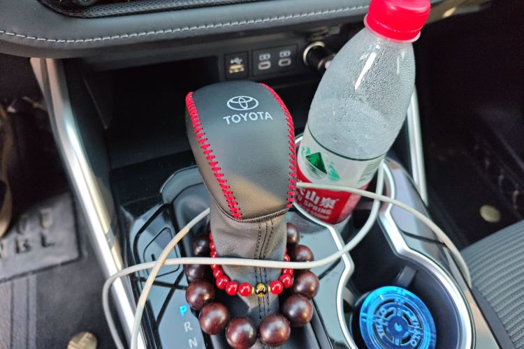 丰田 汉兰达 2024款 2.5L智能电混双擎两驱精英版 5座中控内饰18