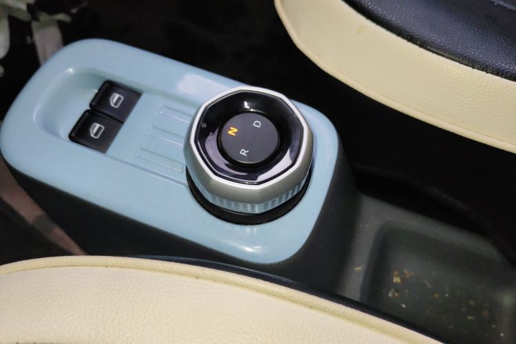 吉利银河 2024款 熊猫mini 200km 耐力熊中控内饰18