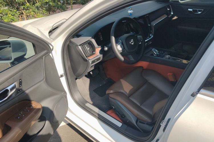 沃尔沃S60 2025款 B4 智远豪华版中控内饰7003