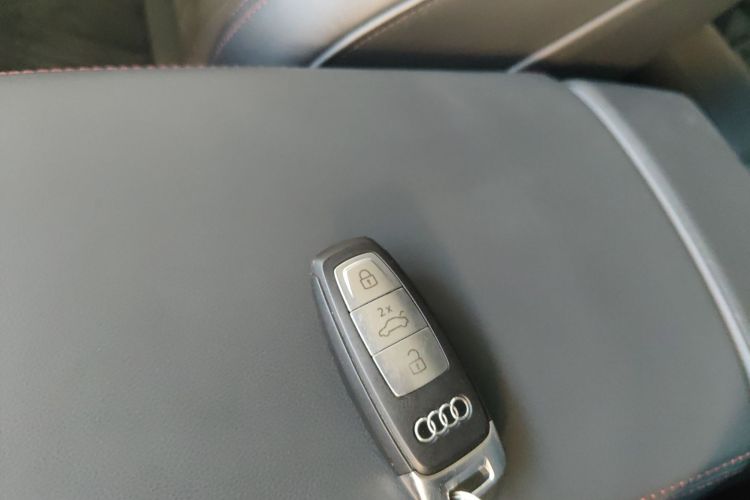 奥迪A6L 2024款 45 TFSI 臻选动感型中控内饰7001