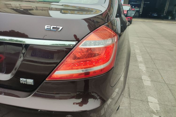 吉利汽车 帝豪 2014款 三厢 1.3T CVT精英型车身外观9