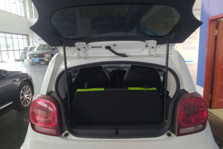 荣威 科莱威CLEVER 2021款 302km卓越版机舱底盘23