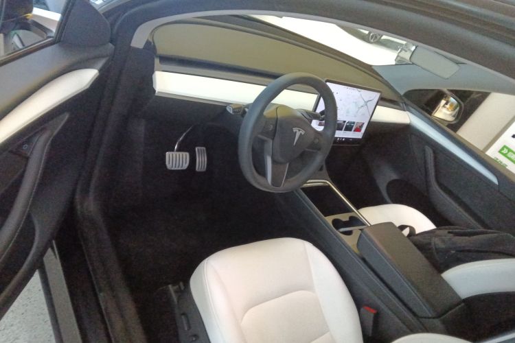 特斯拉 Model Y 2022款 Performance高性能全轮驱动版中控内饰7003