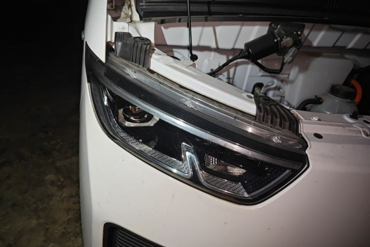 五菱汽车 五菱扬光 2024款 300KM 舒适型客车版 75kW车身外观8