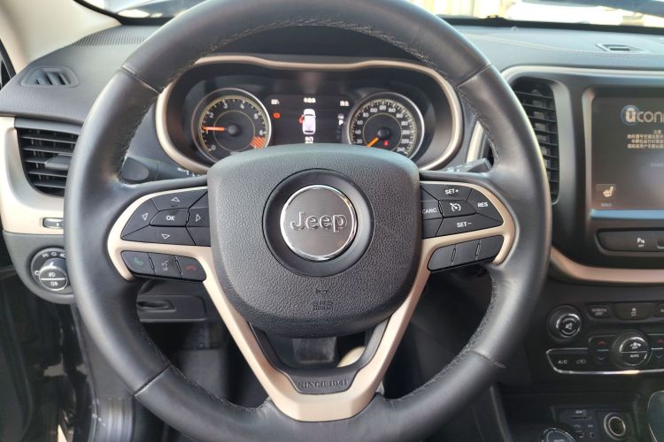 Jeep 自由光(进口) 2014款 2.4L 都市版局部细节13
