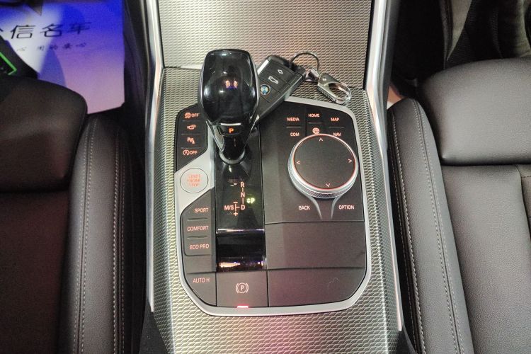 宝马3系 2021款 改款二 325i M运动曜夜套装中控内饰18