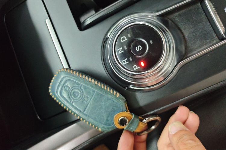 福特 蒙迪欧 2017款 改款 EcoBoost 180 时尚型中控内饰7001