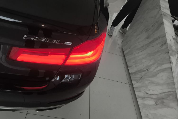 宝马5系新能源 2019款 改款 530Le 豪华套装车身外观9