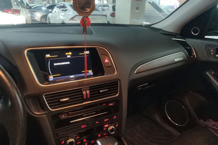 奥迪Q5 2016款 40 TFSI 舒适型中控内饰16