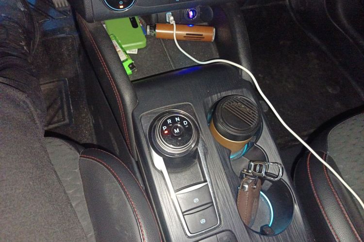 福特 福克斯 2020款 三厢 EcoBoost 180 自动ST Line局部细节18