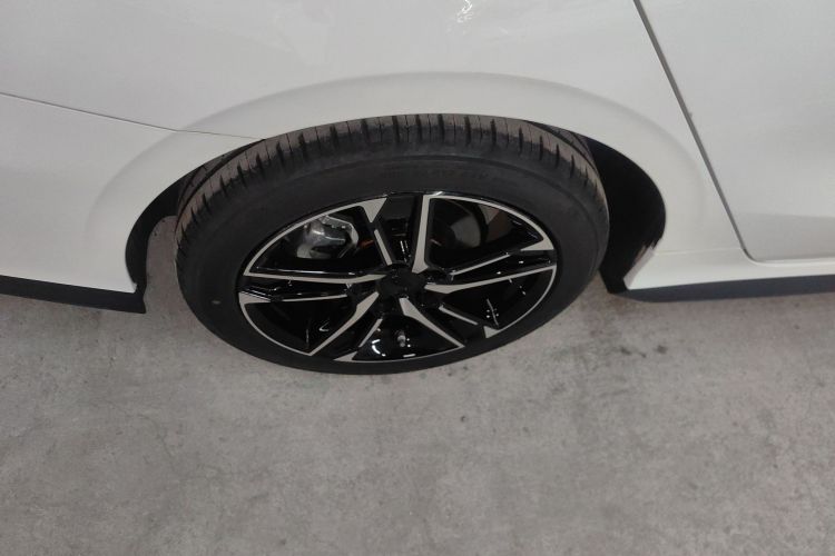 吉利汽车 2024款 缤瑞COOL 1.5T DCT龙腾版车身外观6008