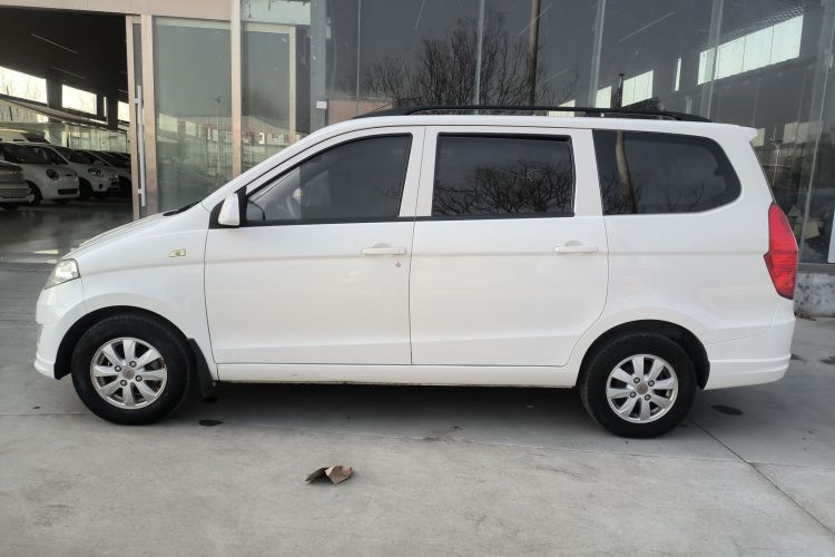 五菱汽车 五菱宏光 2018款 1.5L 经典款S标准型车身外观4