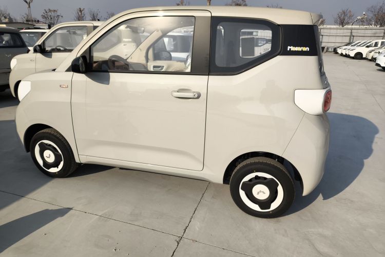 五菱汽车 宏光MINIEV 2024款 第三代 215km 青春版车身外观4