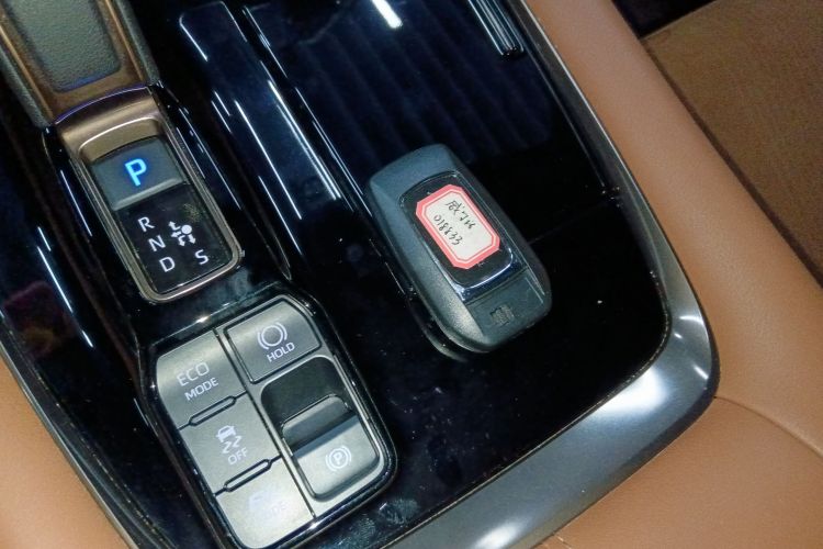 丰田 威尔法 2024款 皇冠 双擎 2.5L 至尊版中控内饰11