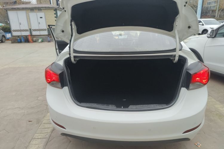 现代 朗动 2016款 1.6L 自动智能型机舱底盘23