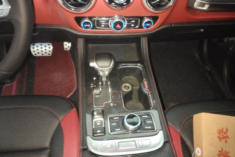 北京BJ40 2018款 PLUS 2.3T 自动四驱尊享版 国V中控内饰18