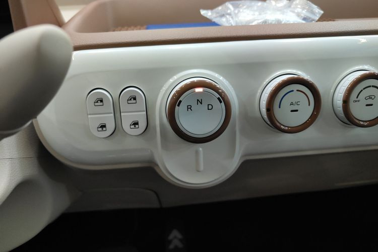 奔腾小马 2026款 222km 炫彩马中控内饰18