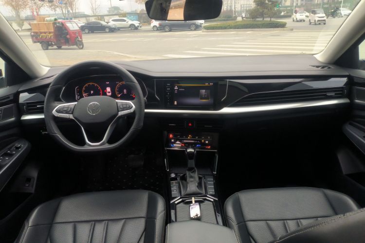 大众 帕萨特 2025款 出众款 380TSI 龙腾版中控内饰12