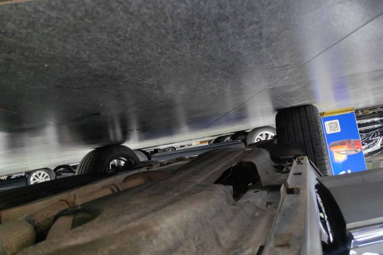 福特 探险者 2020款 EcoBoost 285 四驱风尚版 7座局部细节9001