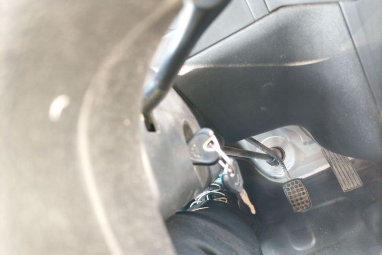 五菱汽车 五菱之光 2020款 1.2L 厢式运输车实用型 国VI 2座 LSI中控内饰7001