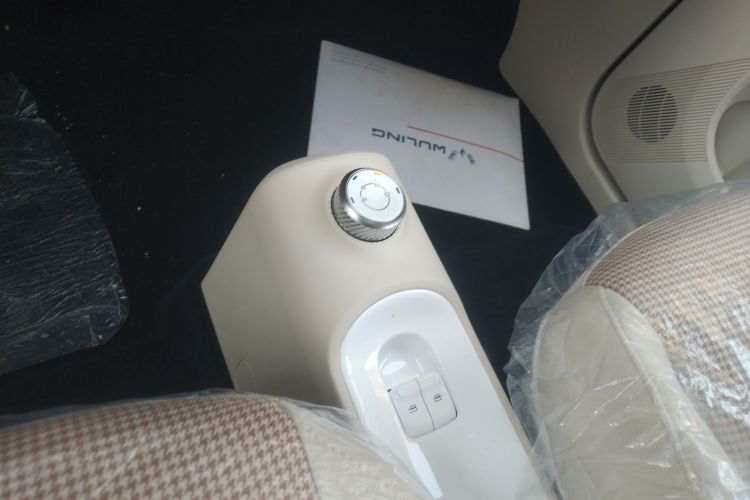 五菱汽车 宏光MINIEV 2024款 第三代 215km 青春版中控内饰18