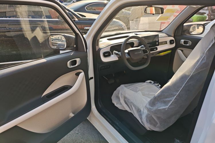 吉利银河 熊猫 2025款 210km 元气熊中控内饰7003