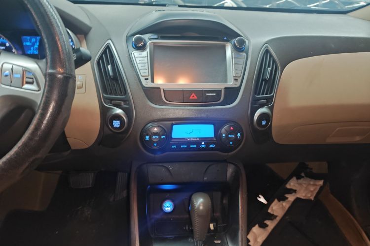 北京现代ix35 2013款 2.0L 自动两驱智能型GLS 国IV中控内饰16