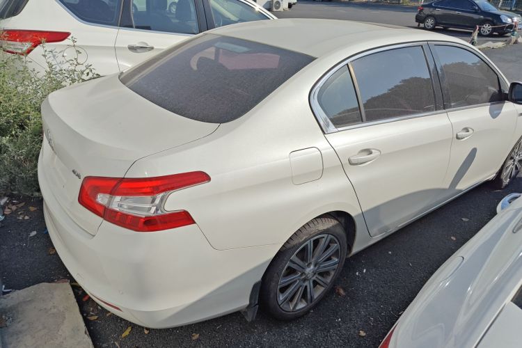 标致408 2015款 1.2T 自动豪华版车身外观7