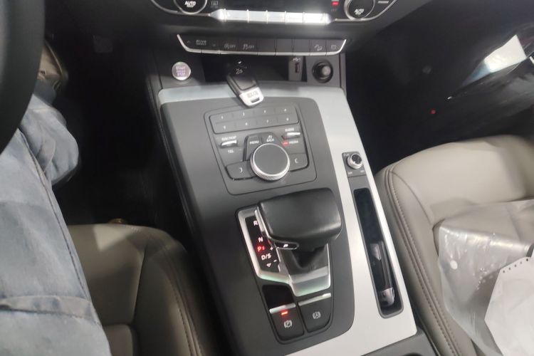 奥迪Q5L 2020款 改款 40 TFSI 荣享进取型中控内饰18