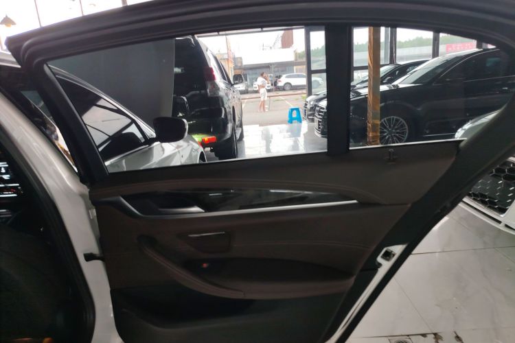 宝马5系 2022款 改款 525Li M运动套装中控内饰45