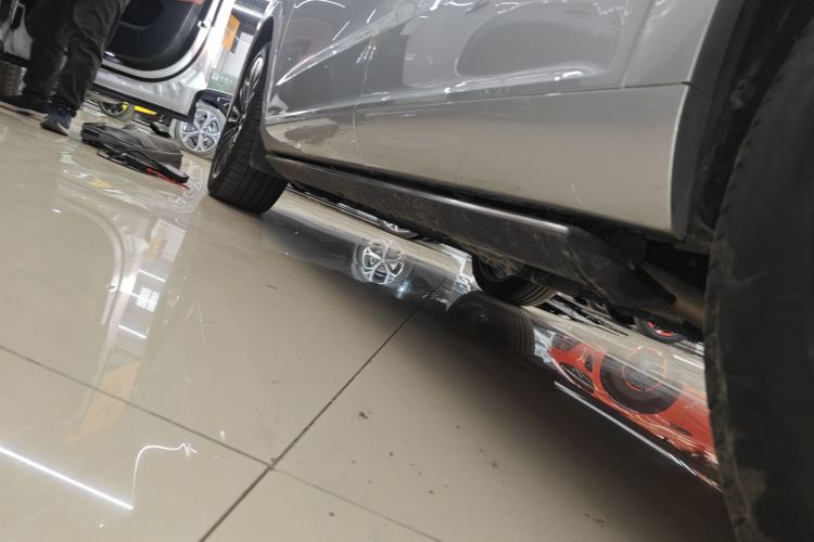 鸿蒙智行 问界M7 2024款 1.5T 智驾四驱Ultra版 5座机舱底盘30