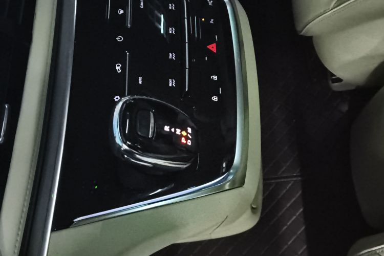 别克GL8 2023款 陆上公务舱 尊贵型中控内饰18