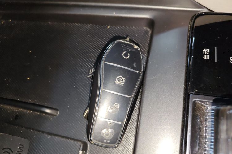 比亚迪 宋PLUS新能源 2025款 DM-i 112KM 尊荣型中控内饰7001