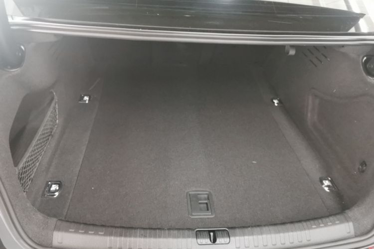 奥迪A6L 2023款 改款 40 TFSI 豪华致雅型机舱底盘23