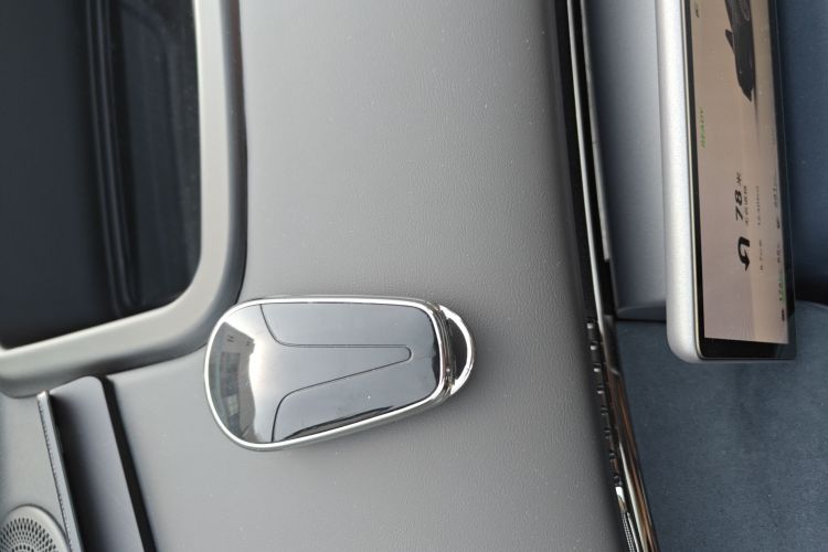 岚图汽车 岚图FREE 2025款 FREE+ 后驱乾崑版中控内饰7001