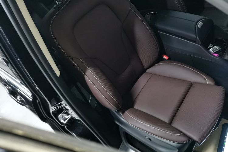 奔驰V级 2024款 V 300 L 长轴距豪华版局部细节41