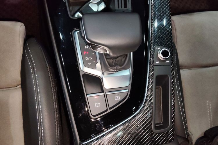 奥迪A4L 2022款 45 TFSI quattro 臻选动感型中控内饰18