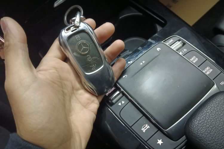 奔驰A级 2020款 改款 A 180 L 运动轿车特殊配置中控内饰11