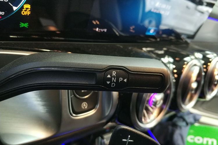 奔驰GLB 2021款 GLB 200 动感型局部细节18