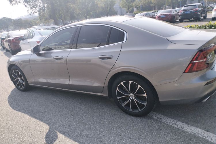 沃尔沃S60 2022款 B4 智逸豪华版车身外观4